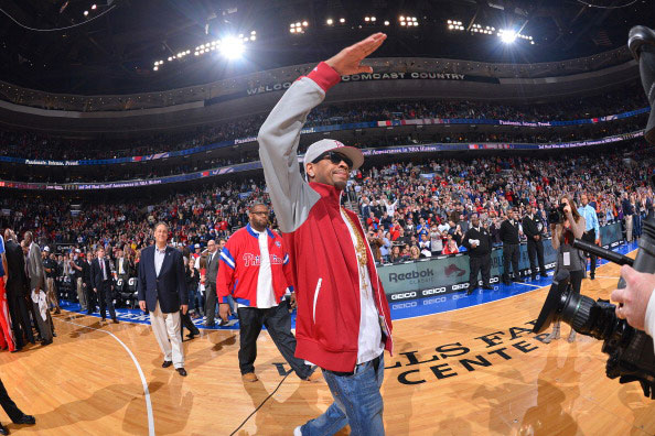 该有的样子！弗拉格率队疯狂反扑 巴特勒上篮+极限救球勇士稳住局势（该有的气势！弗拉格率队掀起疯狂反攻，巴特勒上篮加极限救球，勇士稳住场面）