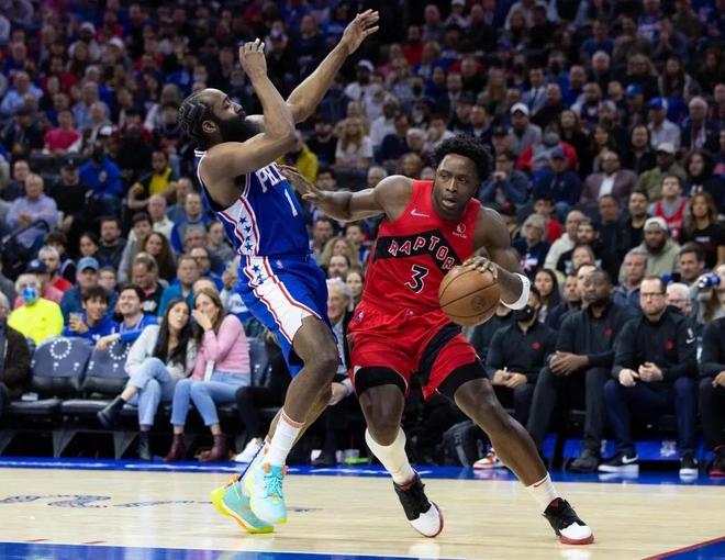 里夫斯重伤！湖人23分惨败火箭，谁是输球罪魁祸首？数据不会说谎（里夫斯伤退！湖人遭火箭23分羞辱，输球该怪谁？数据给出真相）