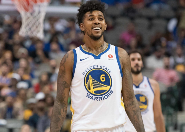 遗憾无比，爱德华兹砍44分6板3助3断+三分绝平，加时惨遭2T驱逐（爱德华兹轰44分6板3助3断＋压哨三分追平，加时却连吃2T被驱逐）