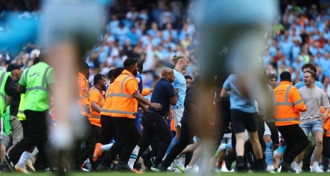 带队追赶！英格拉姆三分穿针 半节时间5中4独得10分（英格拉姆火力全开！半节三分5投4中砍下10分率队追分）
