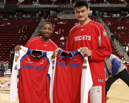 重创！阿诺德伤停两月 皇马右路告急 欧冠生死战遭遇防线危机（重击！阿诺德将缺阵两月 皇马右路人手见底 欧冠生死战防线告急）