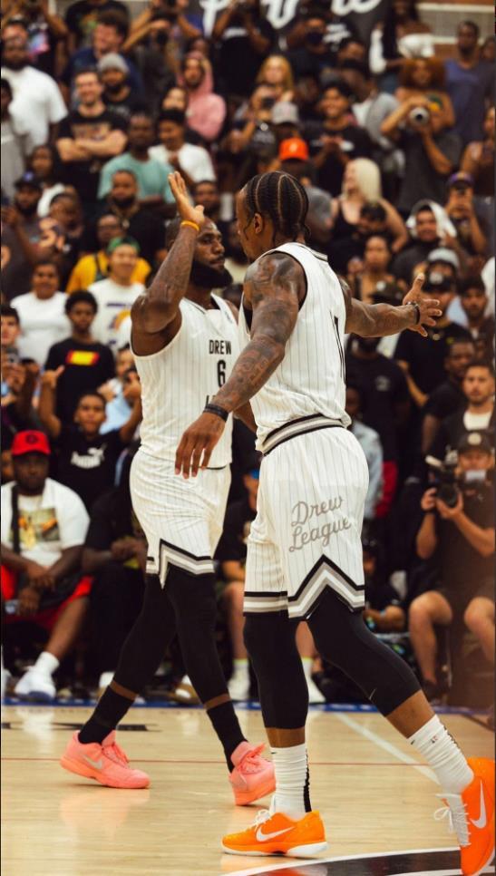 4次超越因扎吉，姆巴佩是欧冠客场戴帽次数最多的球员（姆巴佩4次欧冠客场戴帽，超越因扎吉成历史最多）