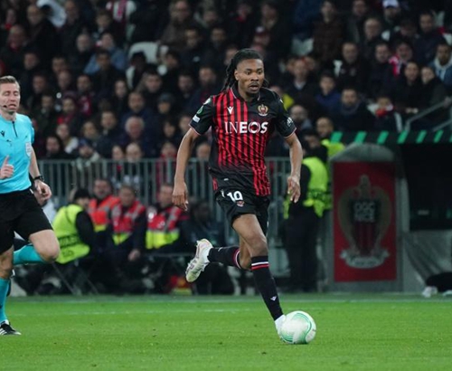 17岁273天，卡尔是拜仁队史德甲单场传射建功最年轻的球员（17岁273天，卡尔刷新拜仁德甲队史单场传射最年轻纪录）