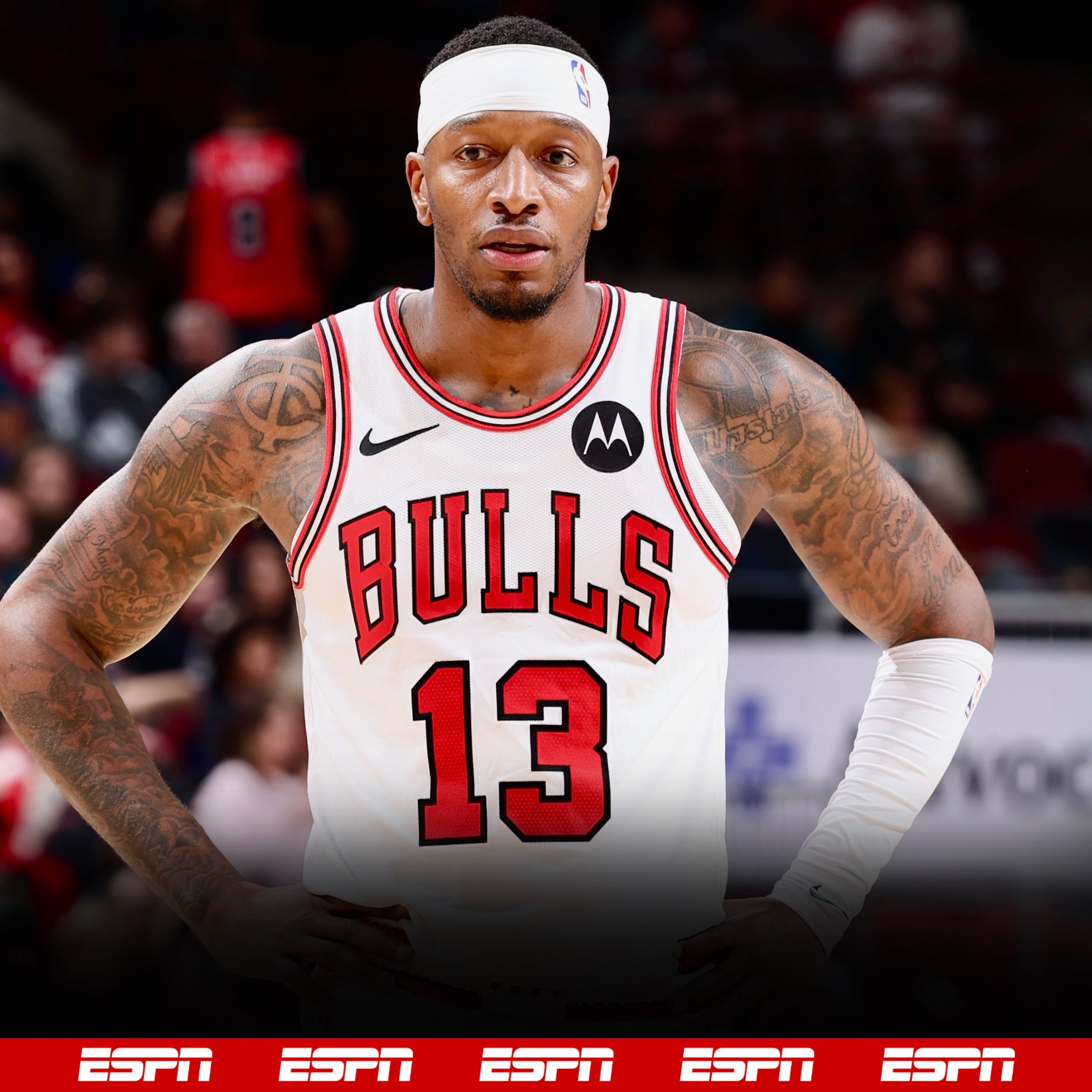 狄龙11中8，三分球5中3，高效表现独得22分5板3助（狄龙高效输出：11投8中、三分5中3，砍下22分5板3助）