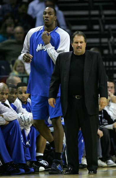 记者：世界杯抽签仪式开始前，大力神杯已经抵达华盛顿（记者：抽签仪式尚未开始，大力神杯已抵达华盛顿）