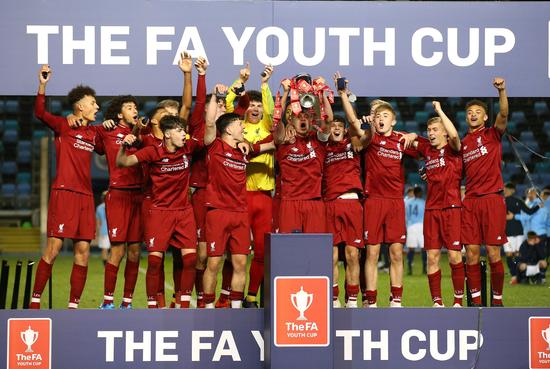 外线有谱！上半场巴恩斯三分7中4拿14分 尚帕尼三分5中3得10分（外线火力全开！半场巴恩斯三分7投4中砍14分，尚帕尼三分5投3中拿10分）