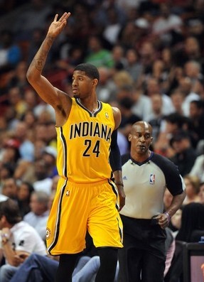 足球英超豪门逆转取胜，主帅赛后握拳怒吼（英超豪门完成逆转取胜 主帅赛后握拳怒吼）