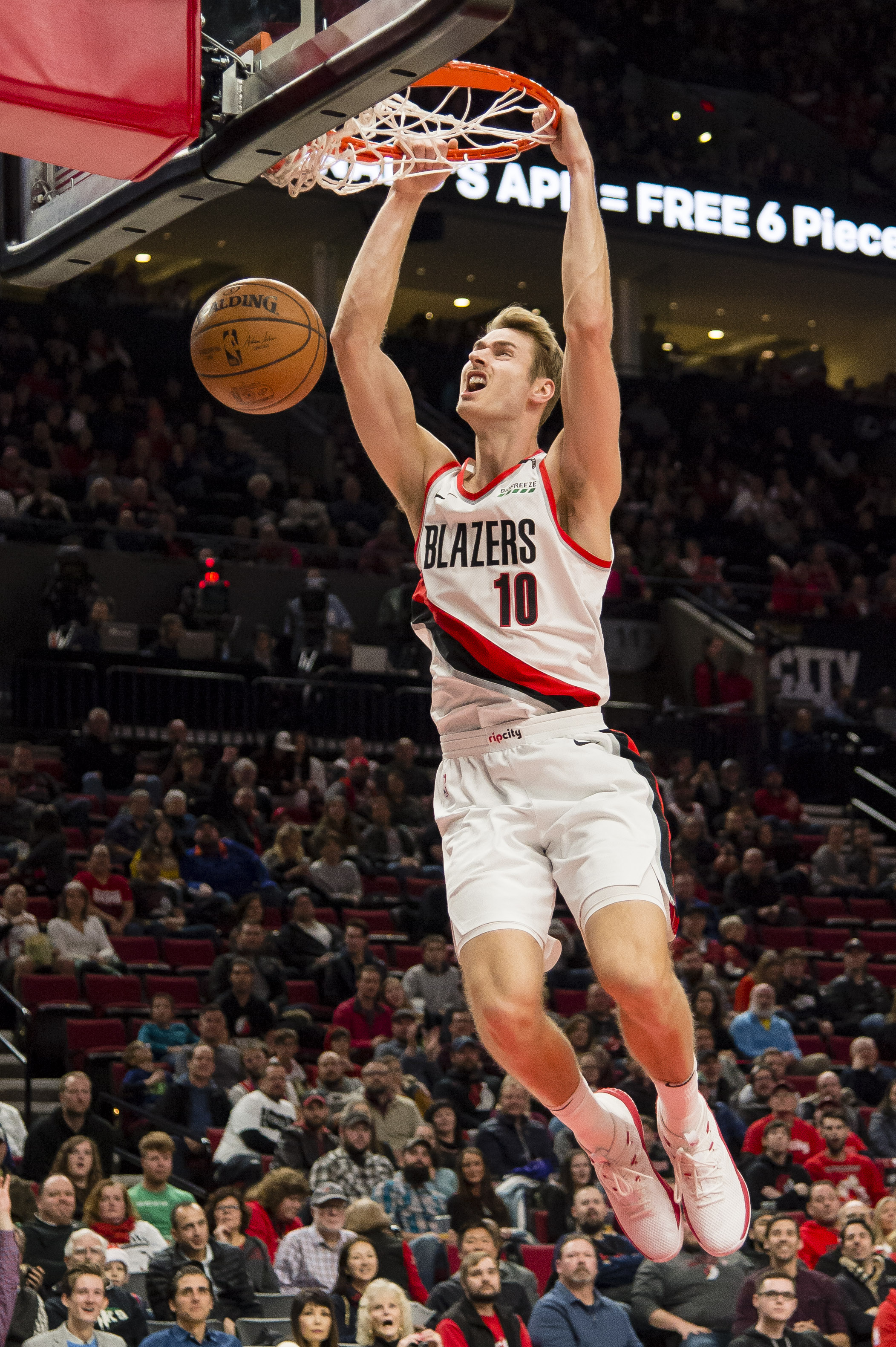 侯森：我决定不了国安守门员上限，但比我次的绝不能站在门前（侯森：国安门将上限不由我定，但水平逊于我的绝不能把守球门）