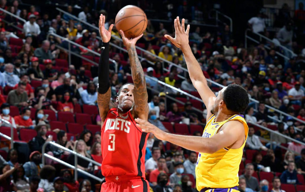 巴媒：奥斯卡近期饱受伤病困扰，他正考虑与圣保罗解约并退役（巴西媒体：奥斯卡近来伤病缠身，正考虑与圣保罗解约并选择退役）