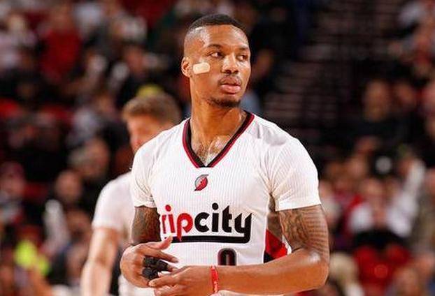 一个50+三双一个19中7只得22分 当今天下第一人是谁还有悬念？（一边50+三双，一边19投仅22分，当今第一人还有悬念吗？）